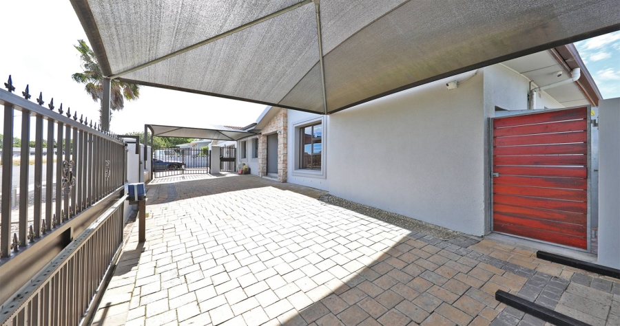 5 Bedroom Property for Sale in Amanda Glen Western Cape